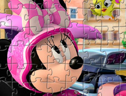 Puzzle cu Mickey si Pilotii de Curse